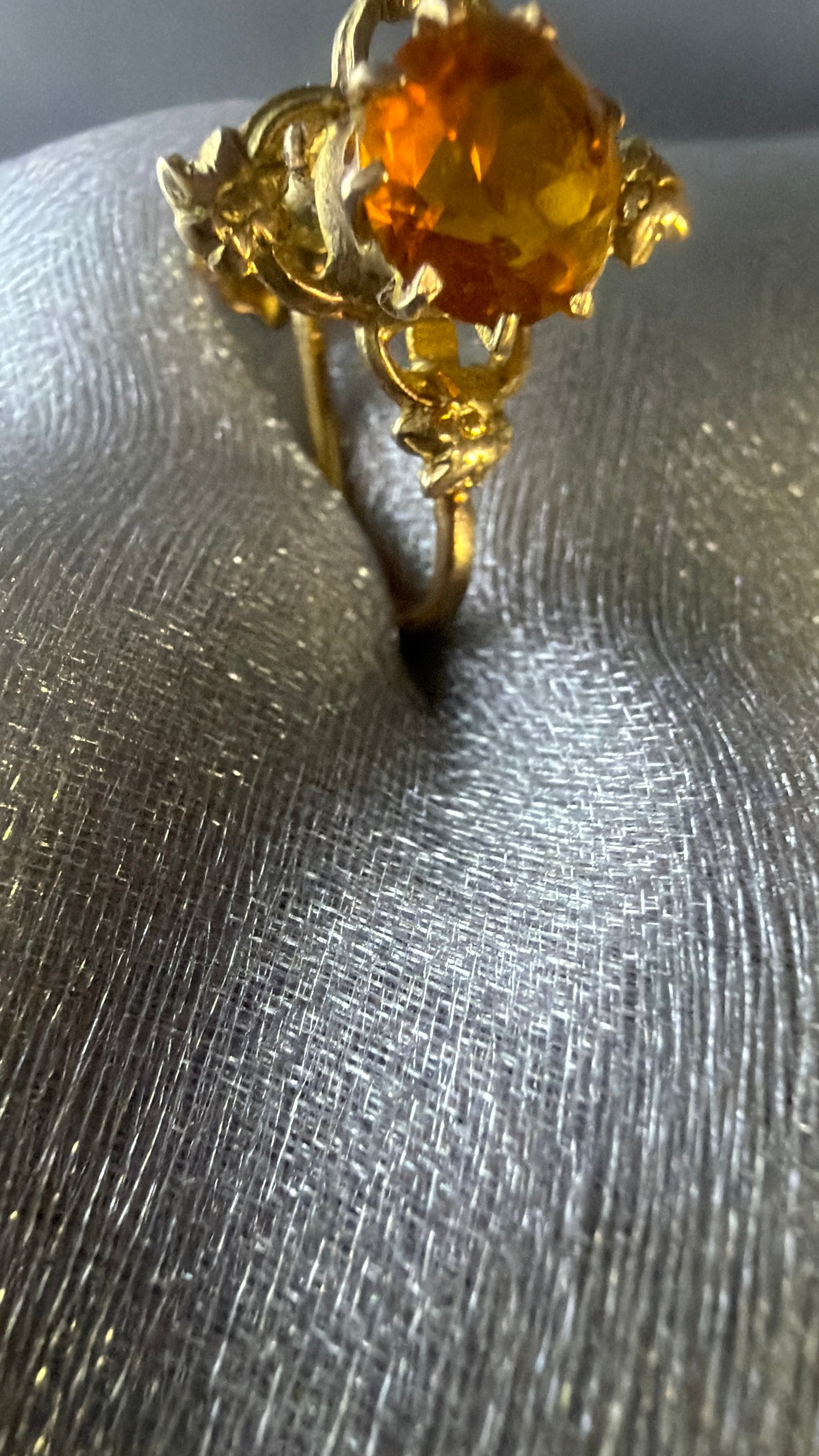 Antique 9ct Citrine Screwback Earrings in 9ct Gold