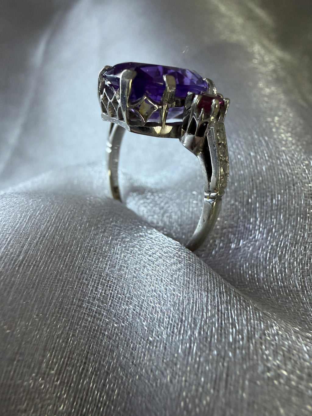 Vintage 18 CT White Gold & Platinum Ring Amethyst & Ruby Art Deco 1930s