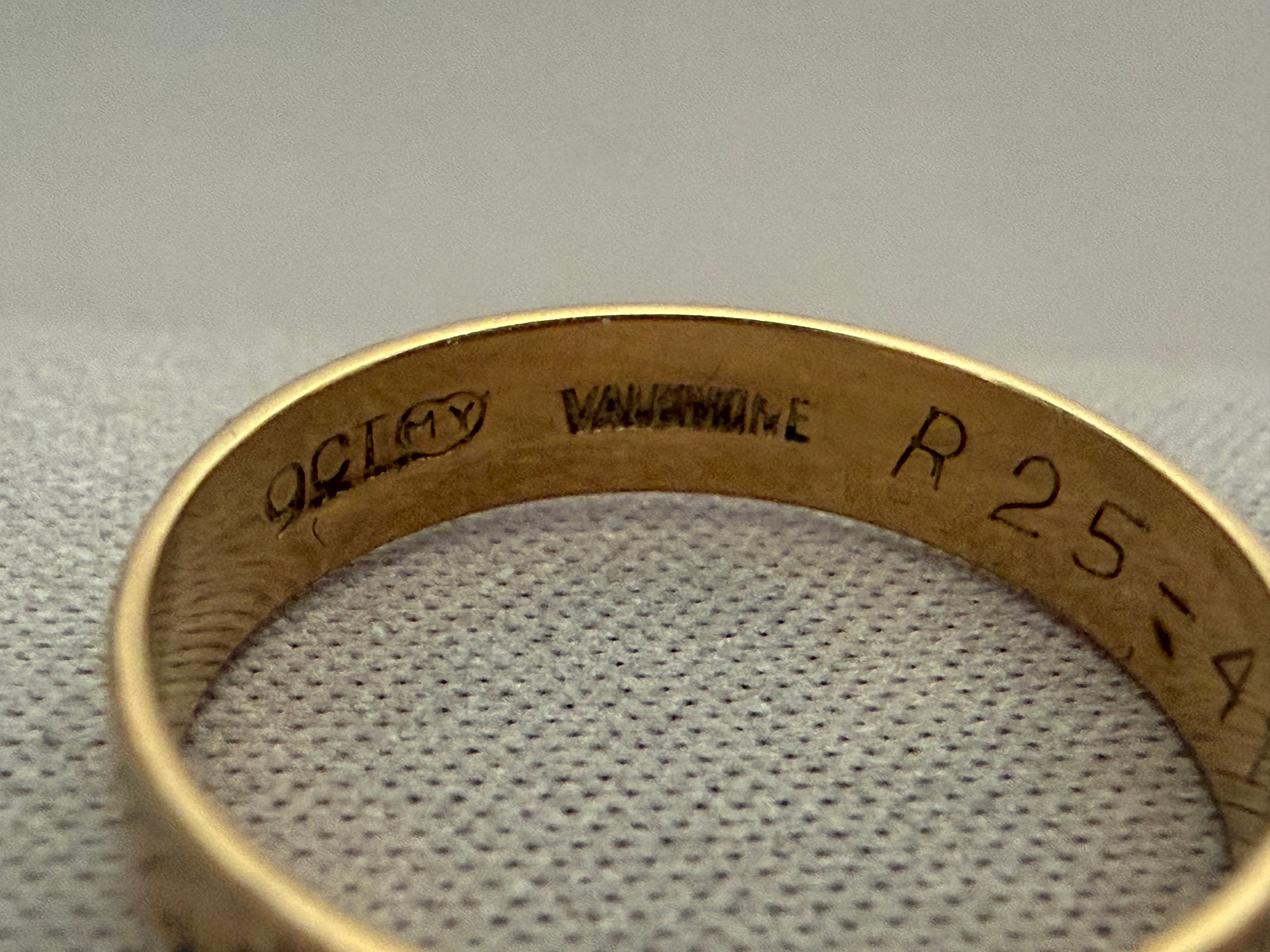 Vintage Australian My Valentine Sapphire Band, c.1959–1970 9Ct Yellow Gold