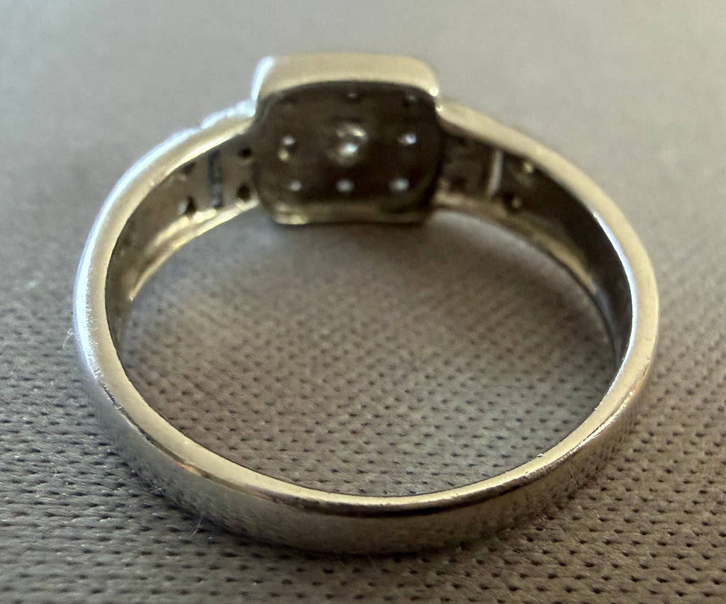 Vintage 9ct White Gold Diamond Ring