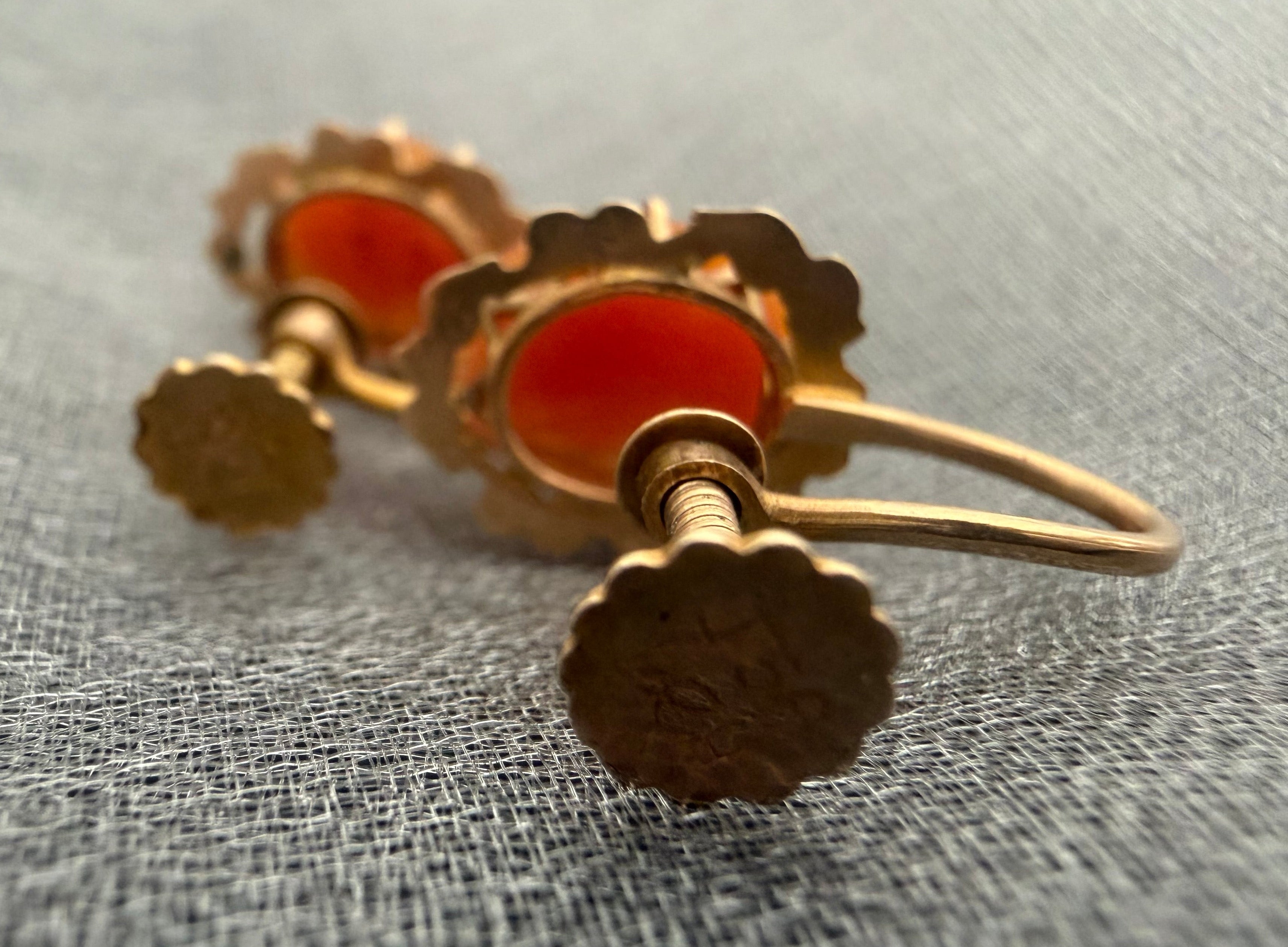 Antique 9ct Yellow Gold Cameo Screw-back Earrings
