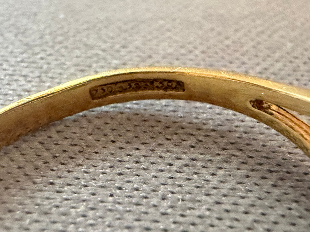 Vintage 18ct Yellow Gold and Garnet Ring