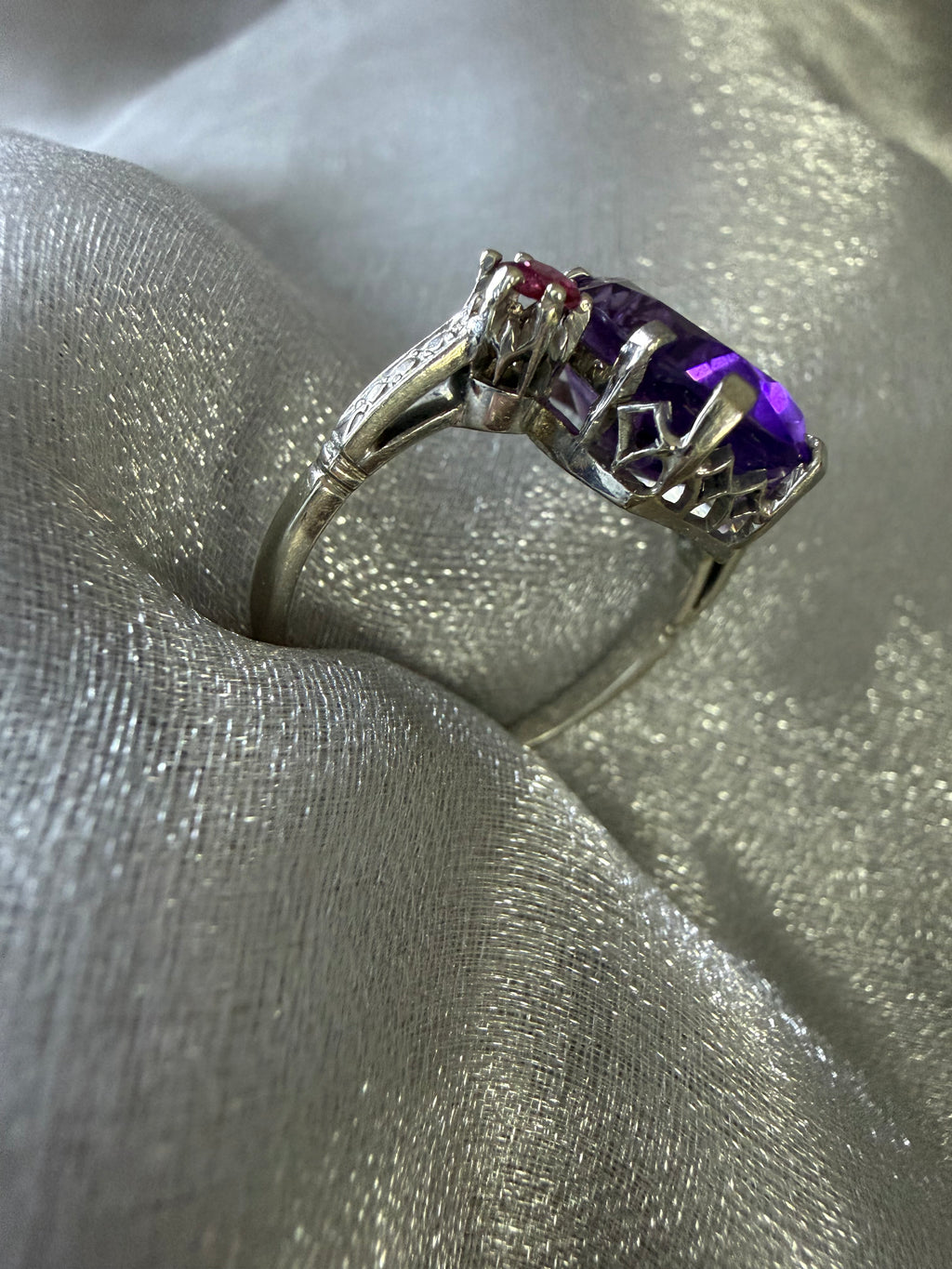 Vintage 18 CT White Gold & Platinum Ring Amethyst & Ruby Art Deco 1930s