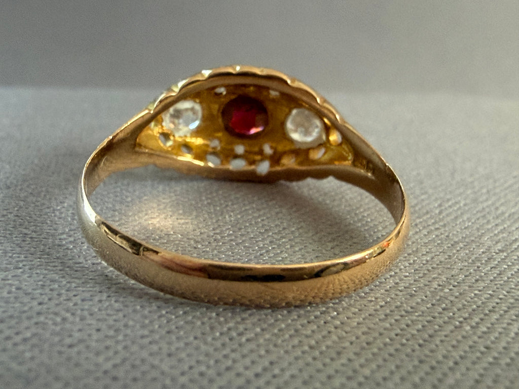 Antique Victorian 18ct gold paste ring, inside band view