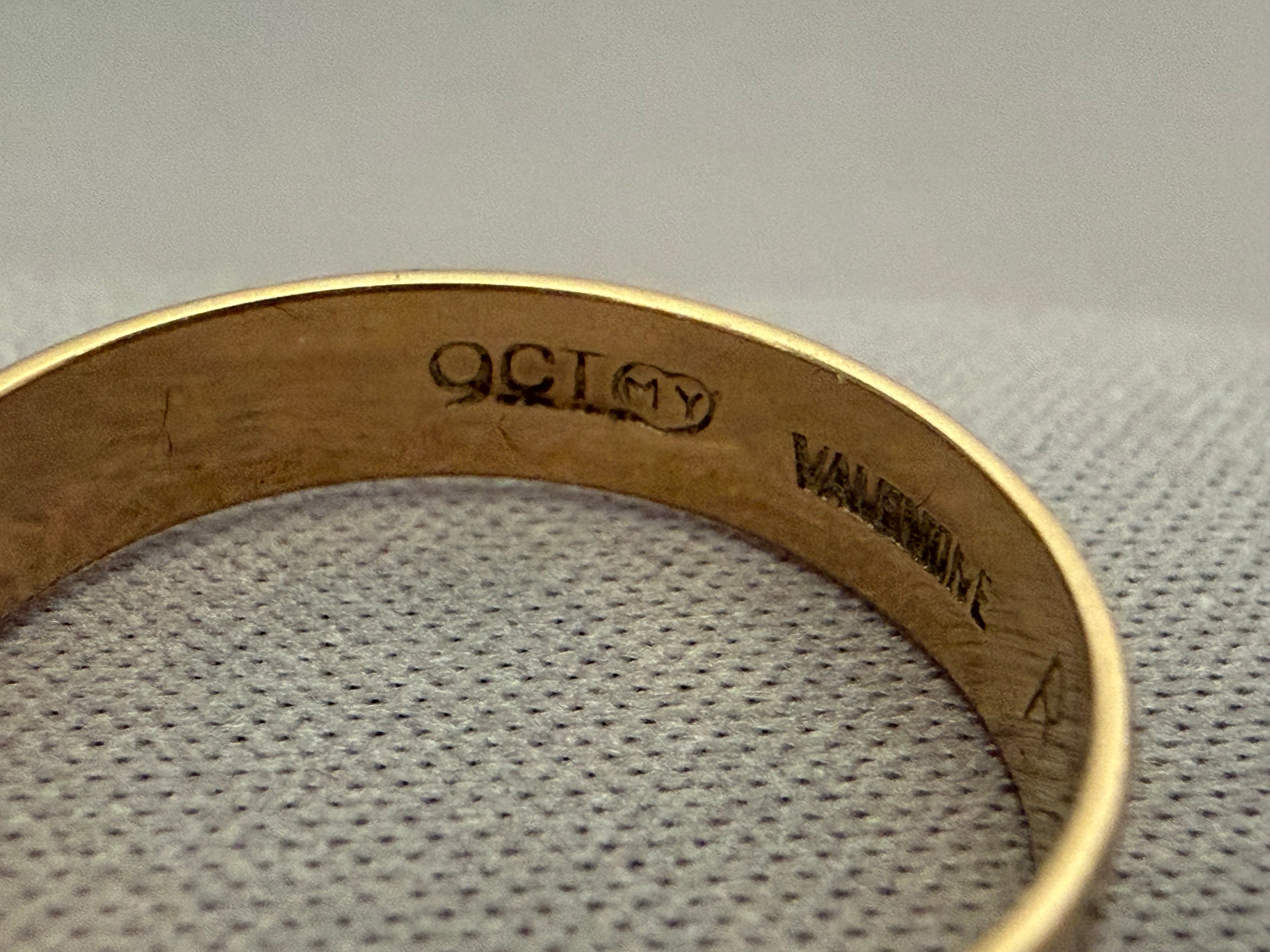 Vintage Australian My Valentine Sapphire Band, c.1959–1970 9Ct Yellow Gold