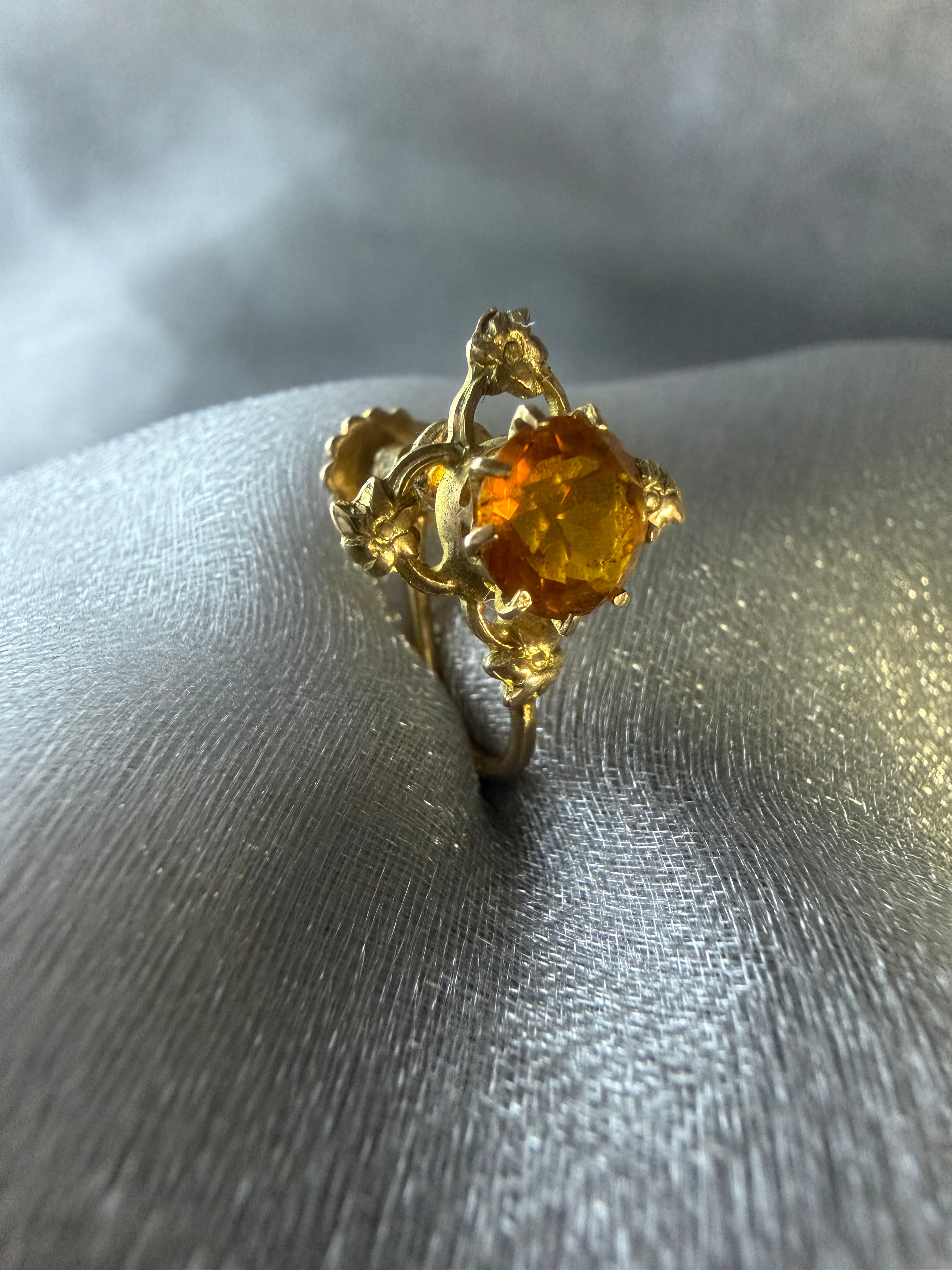 Antique 9ct Citrine Screwback Earrings in 9ct Gold