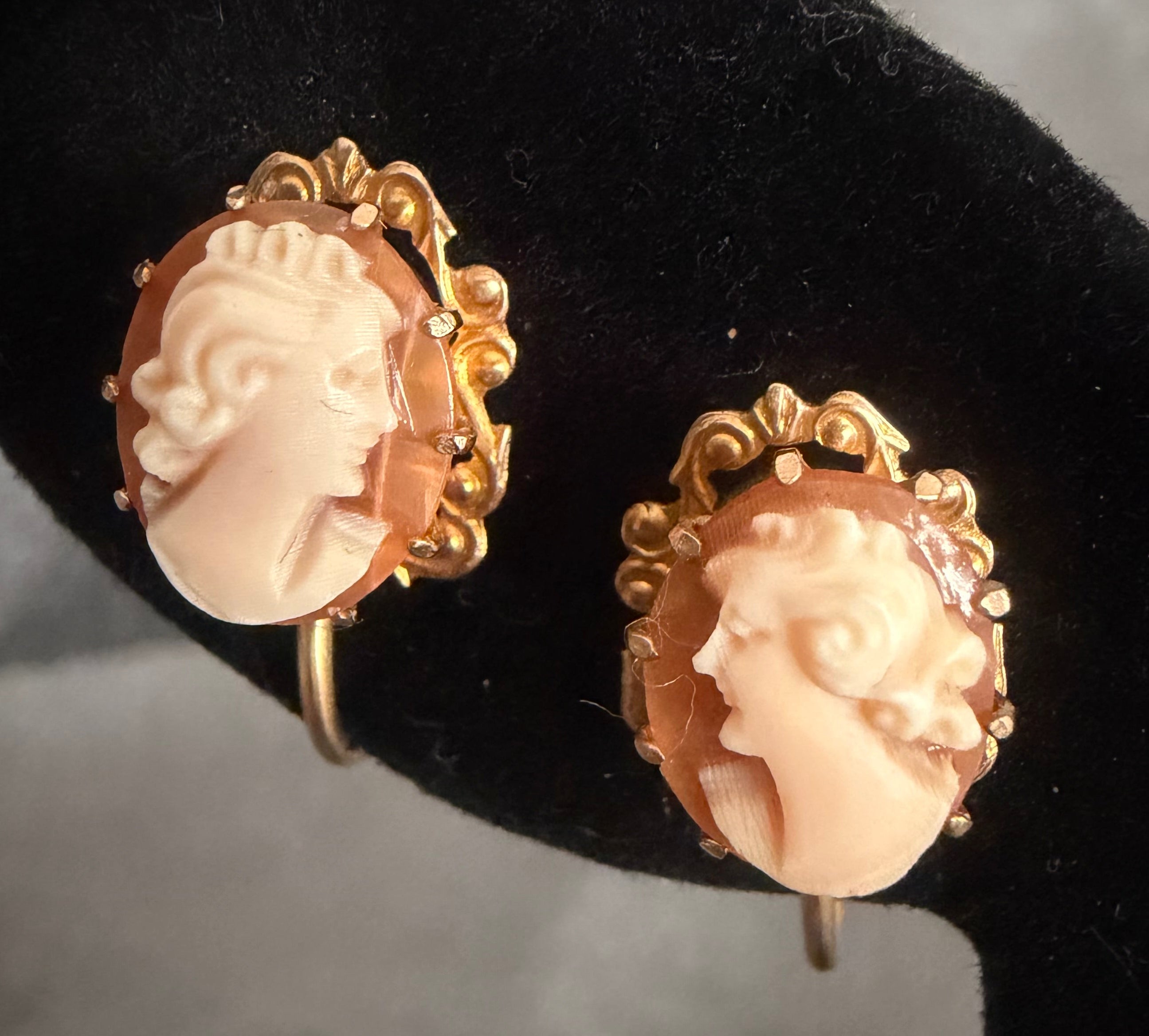 Antique 9ct Yellow Gold Cameo Screw-back Earrings