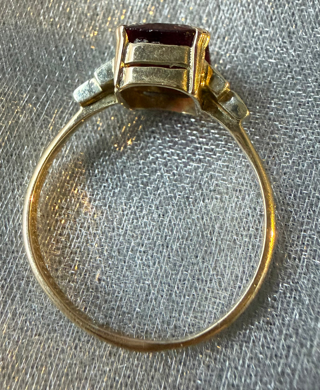 Antique 9ct gold paste ring by J. Lawrence, side profile
