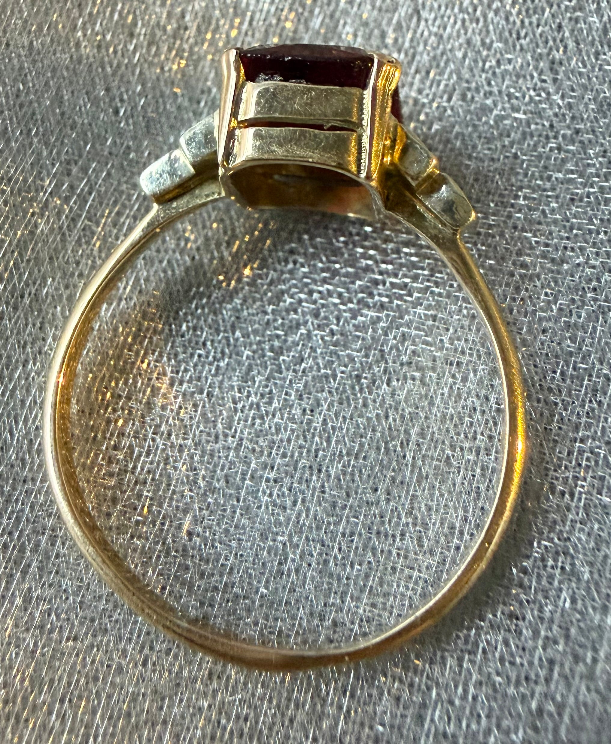 Antique 9ct gold paste ring by J. Lawrence, side profile