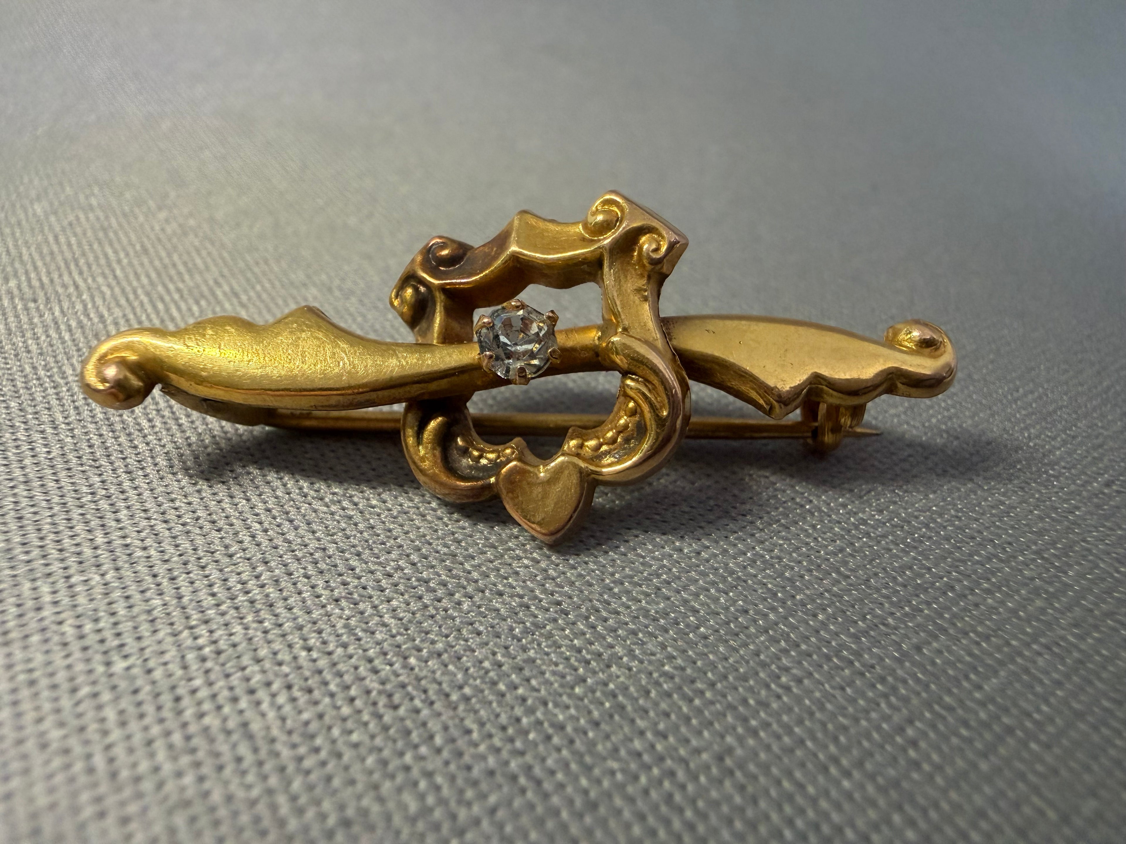 Aronson & Co. antique 9ct gold brooch c.1890–1900, front view, old-cut paste stone
