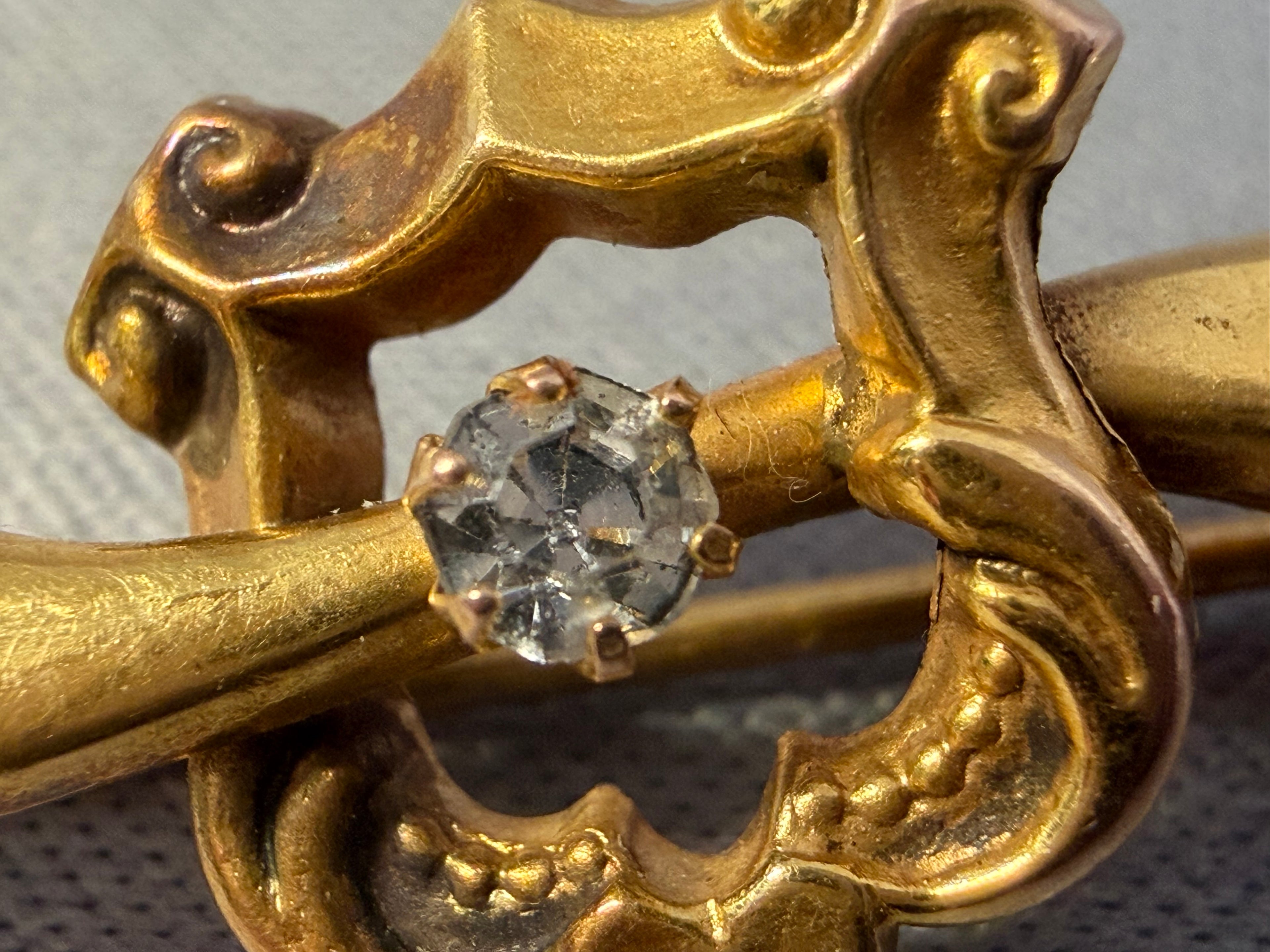 Aronson & Co. antique 9ct gold brooch c.1890–1900, close-up of paste stone setting