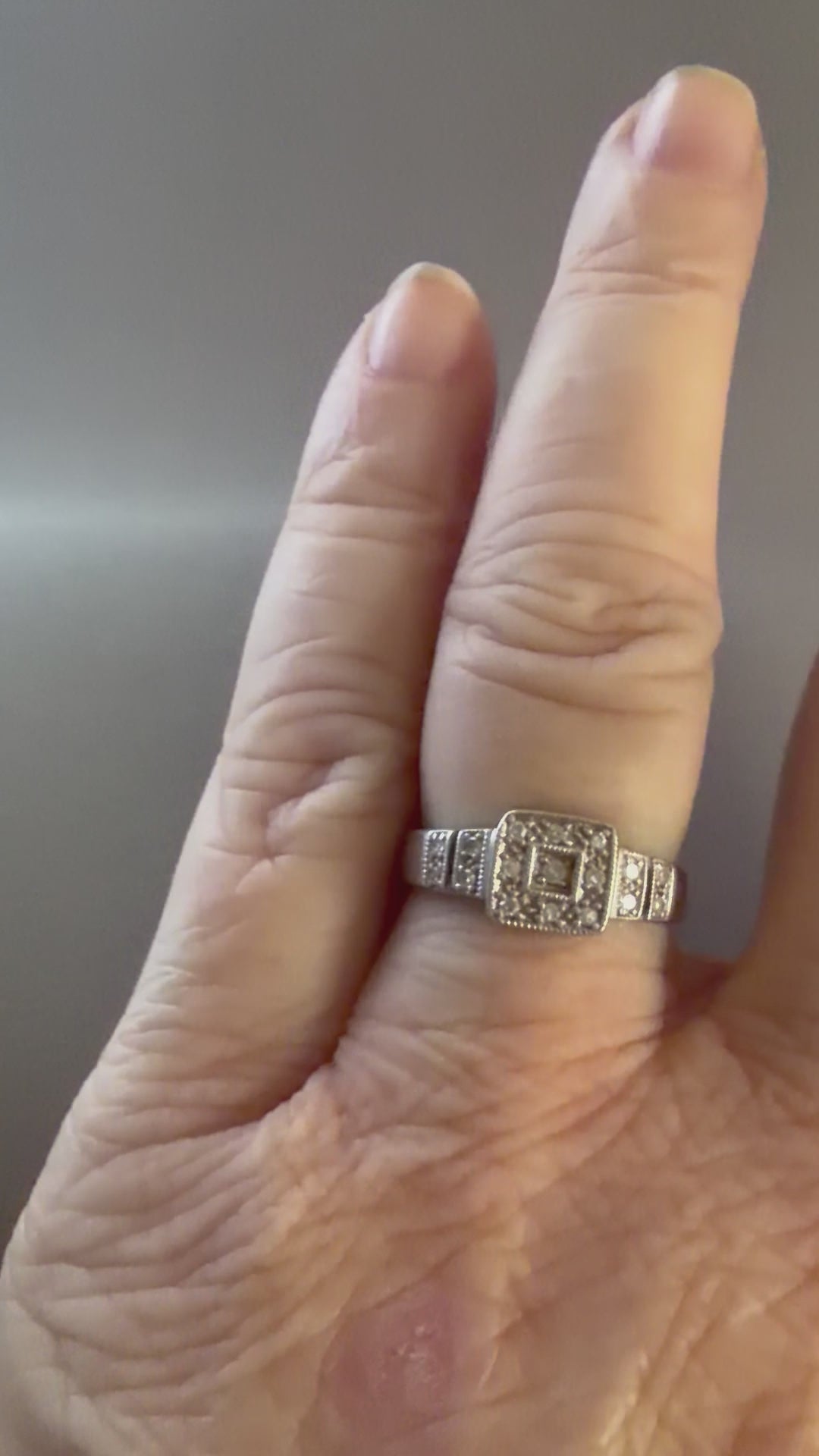Vintage 9ct White Gold Diamond Ring