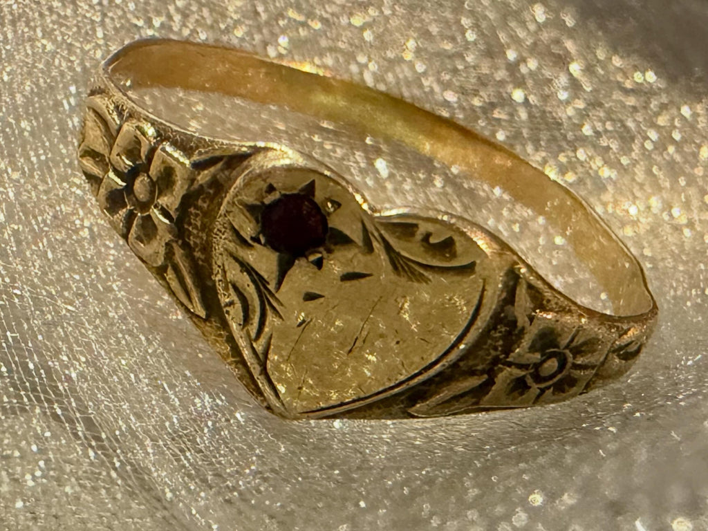 Heart signet face on vintage Australian 9ct gold ring by Rodd of Melbourne