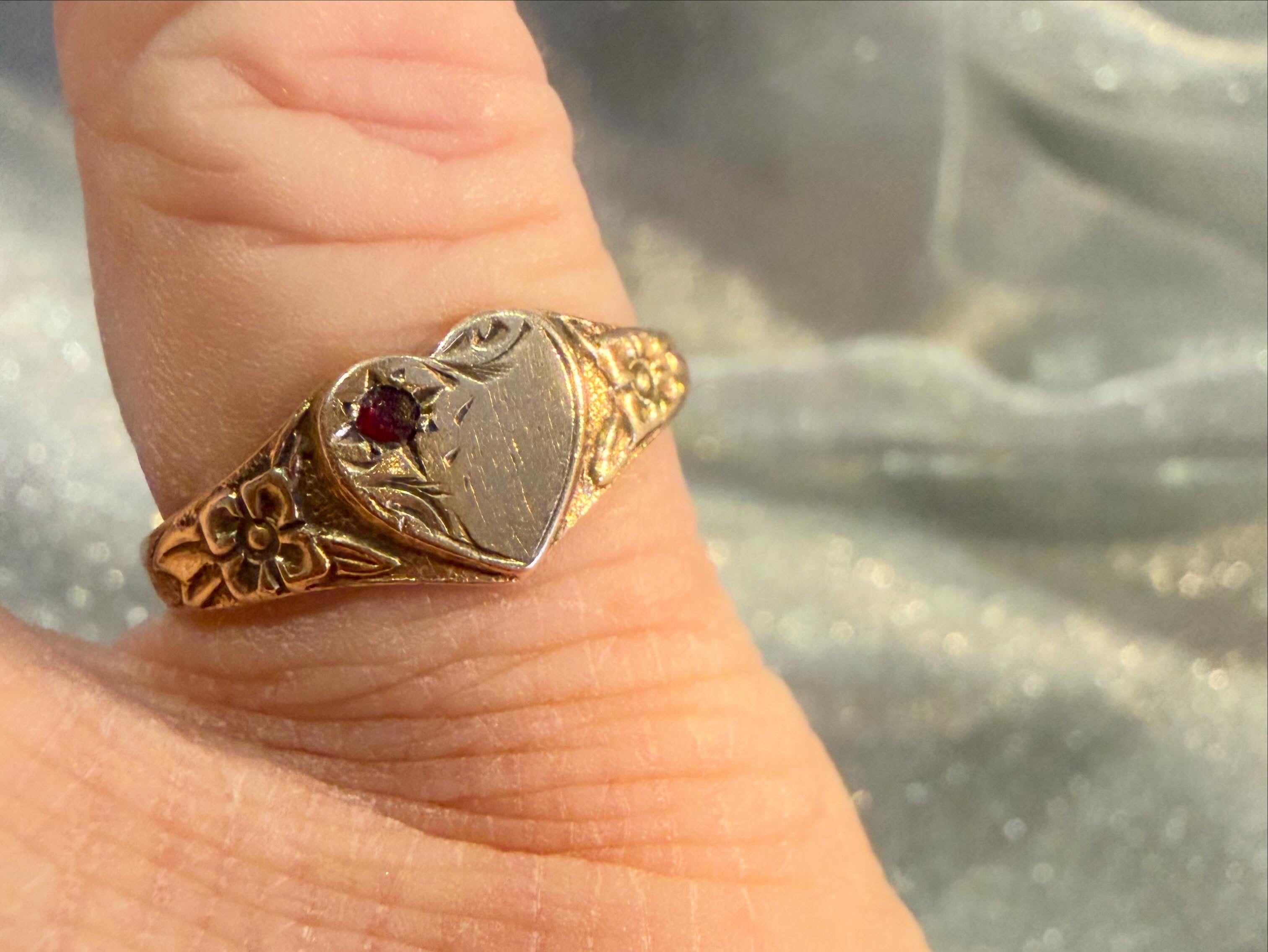 Vintage Australian 9ct gold heart signet ring by Rodd, worn on hand