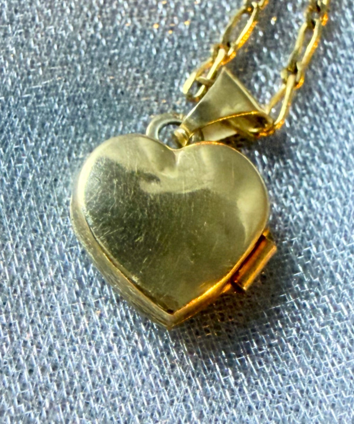 Vintage 9ct gold heart locket, reverse — polished gold, ready for monogram
