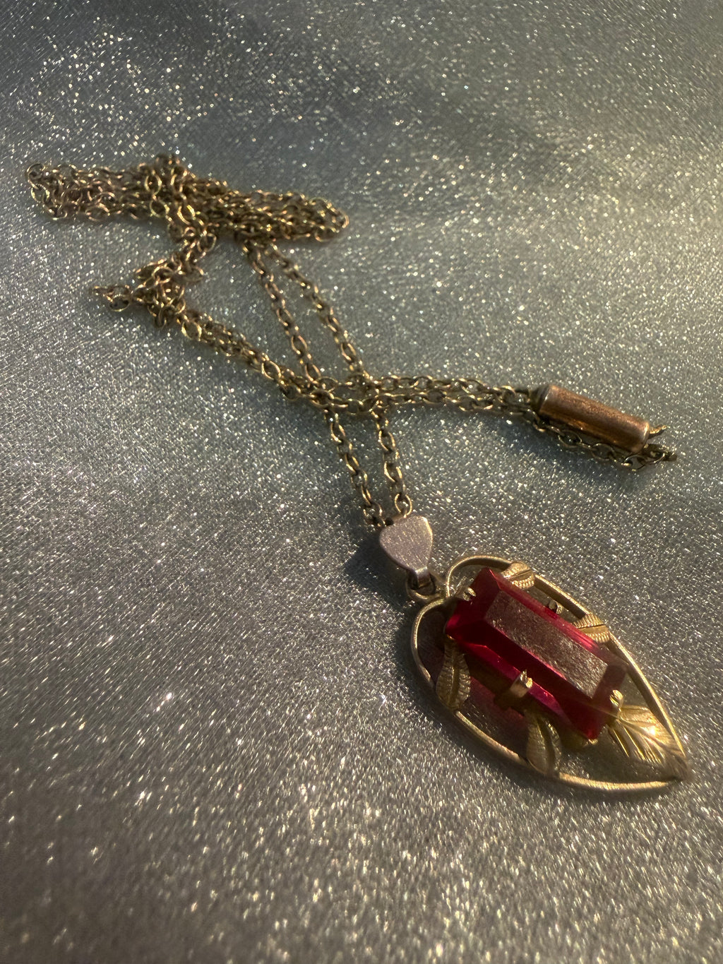 Vintage Australian 9ct gold crimson leaf pendant by Lustre Melbourne, front view — 1950s