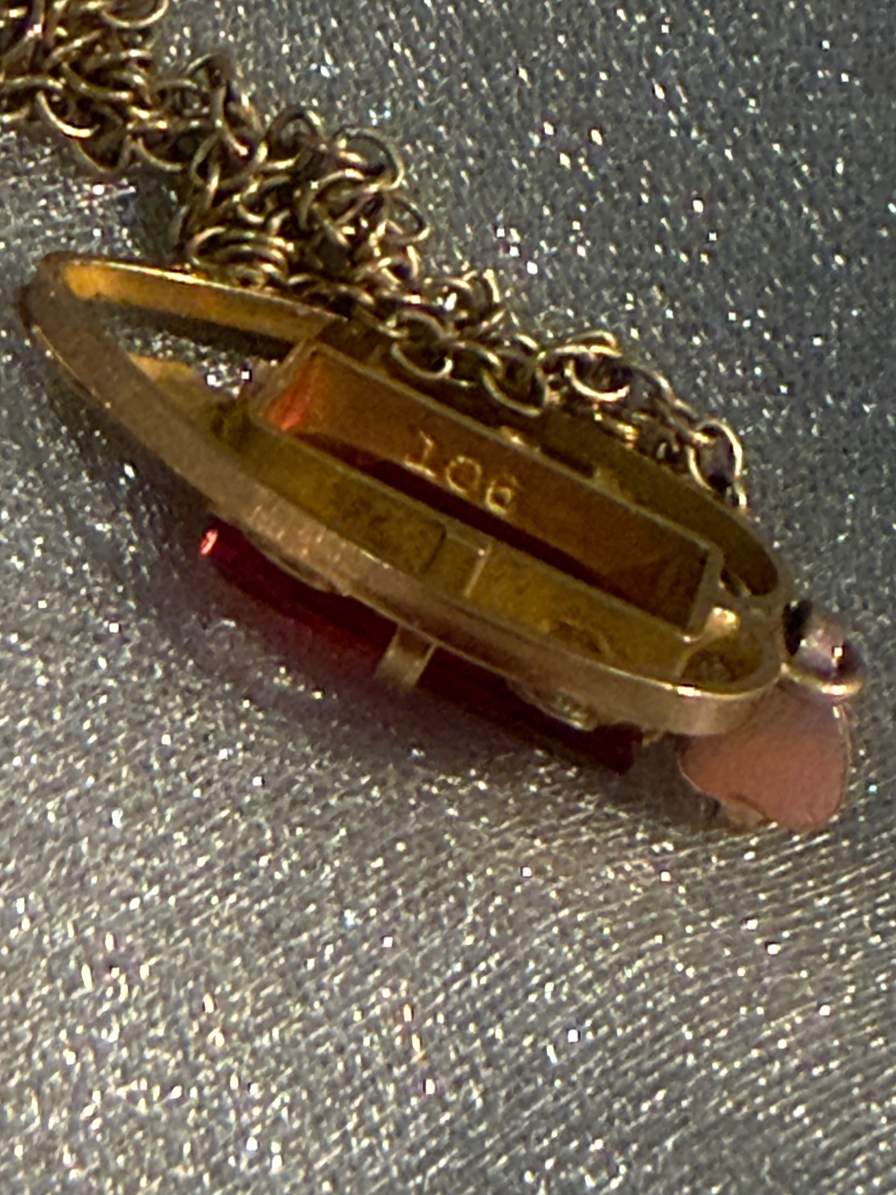 Vintage 9ct gold Lustre pendant, reverse showing 9CT stamps