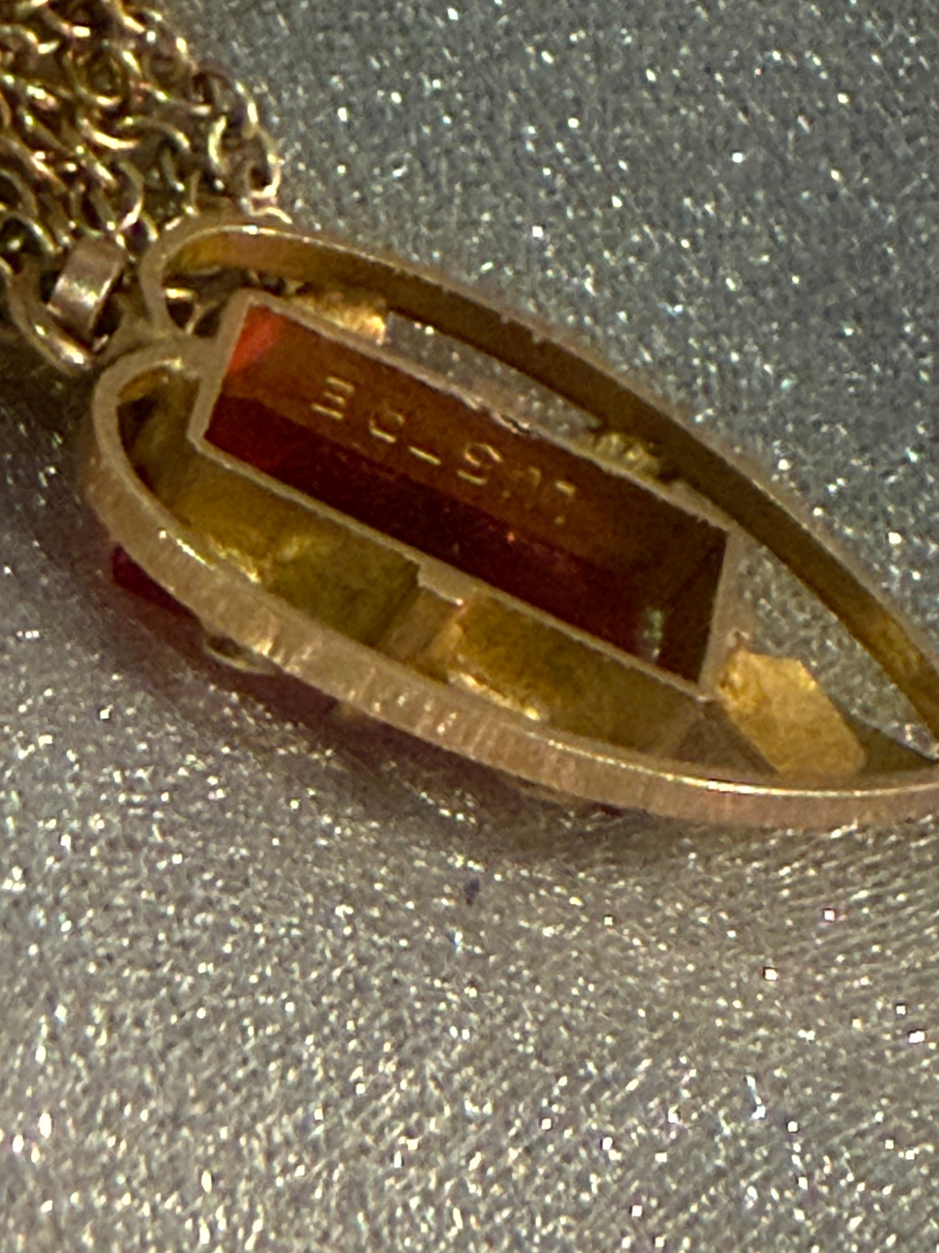 Vintage 9ct gold Lustre pendant, reverse showing LUSTRE and 9CT stamps
