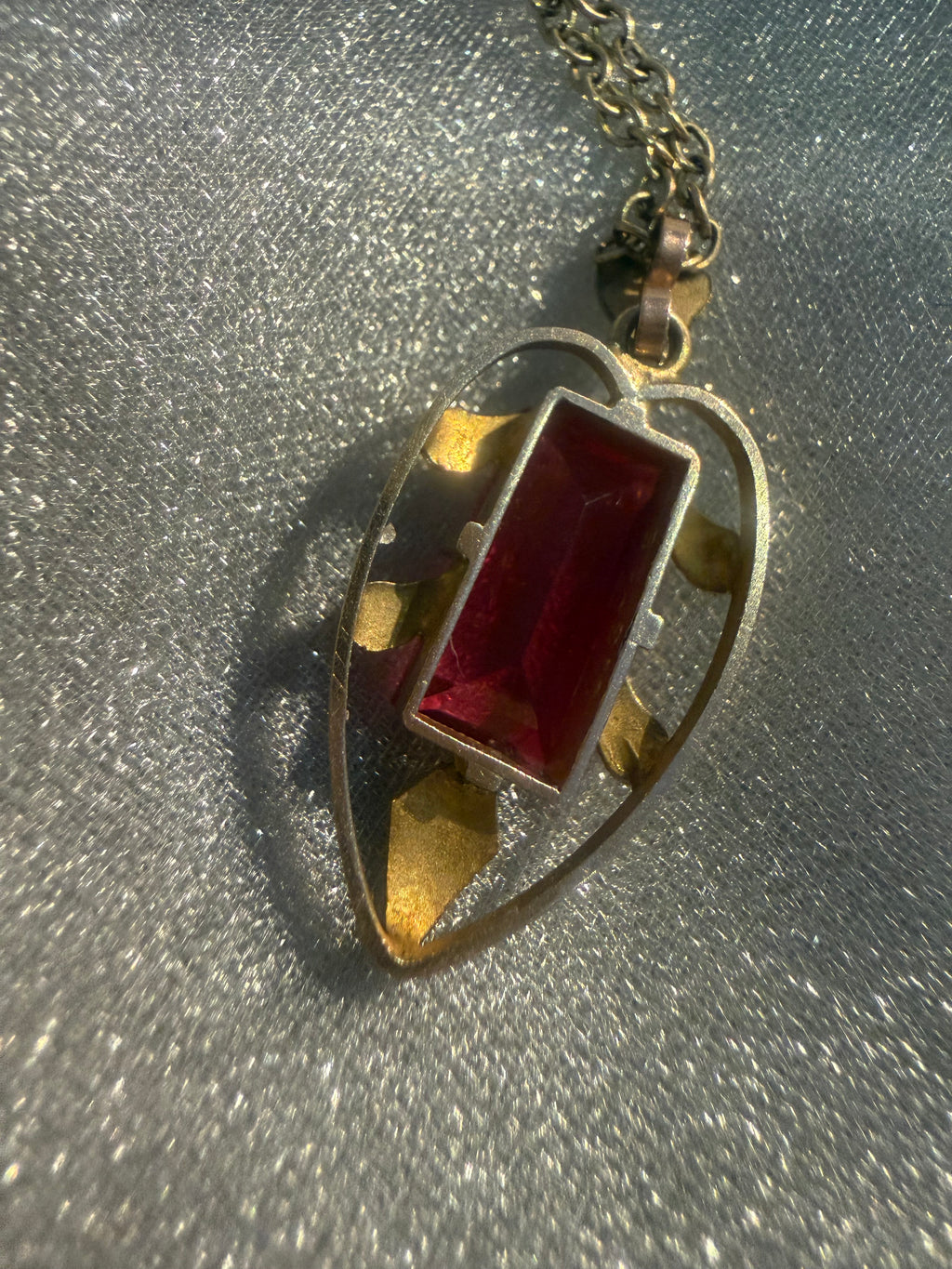 Vintage 9ct gold Lustre pendant, reverse 