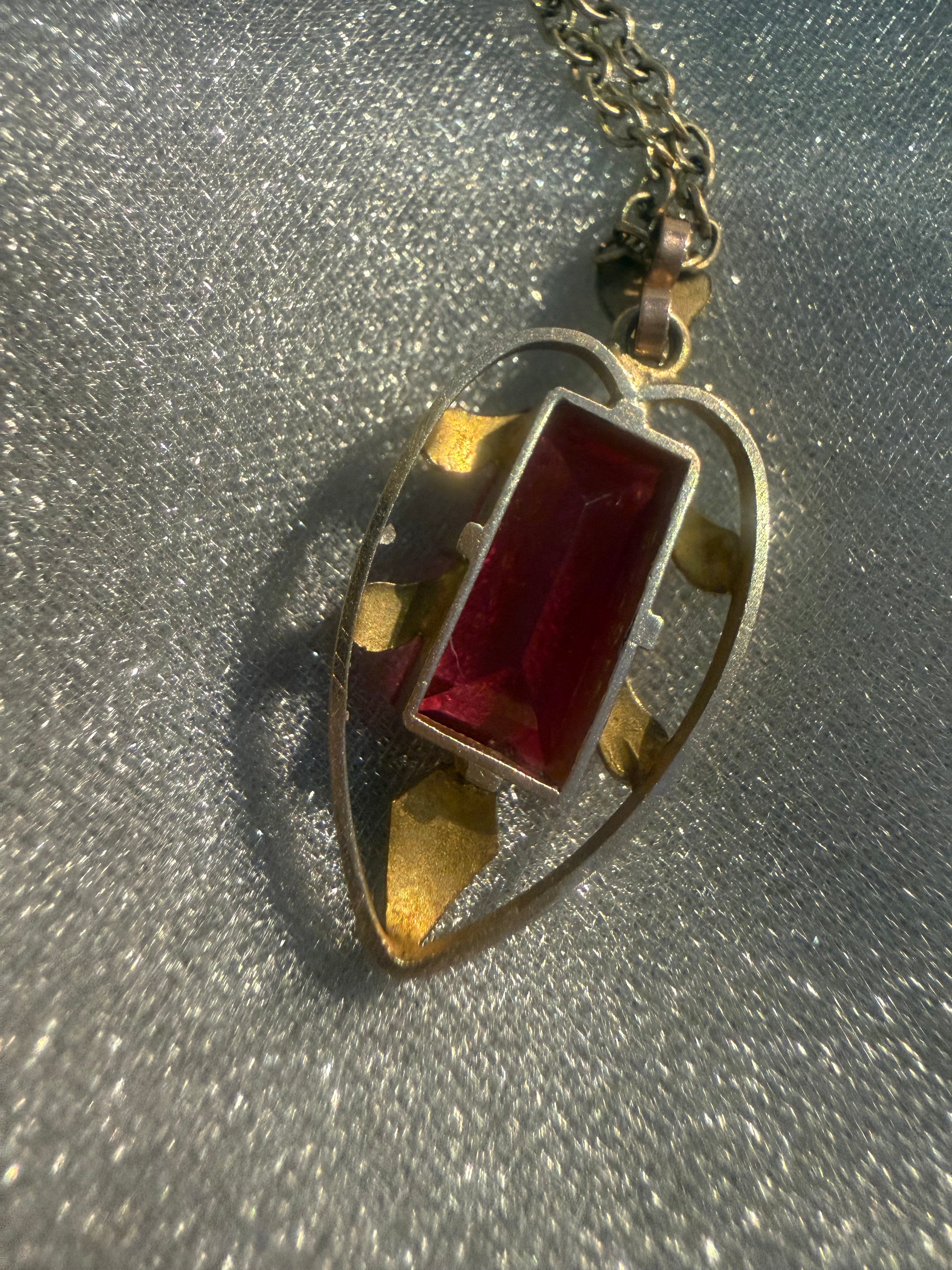 Vintage 9ct gold Lustre pendant, reverse 